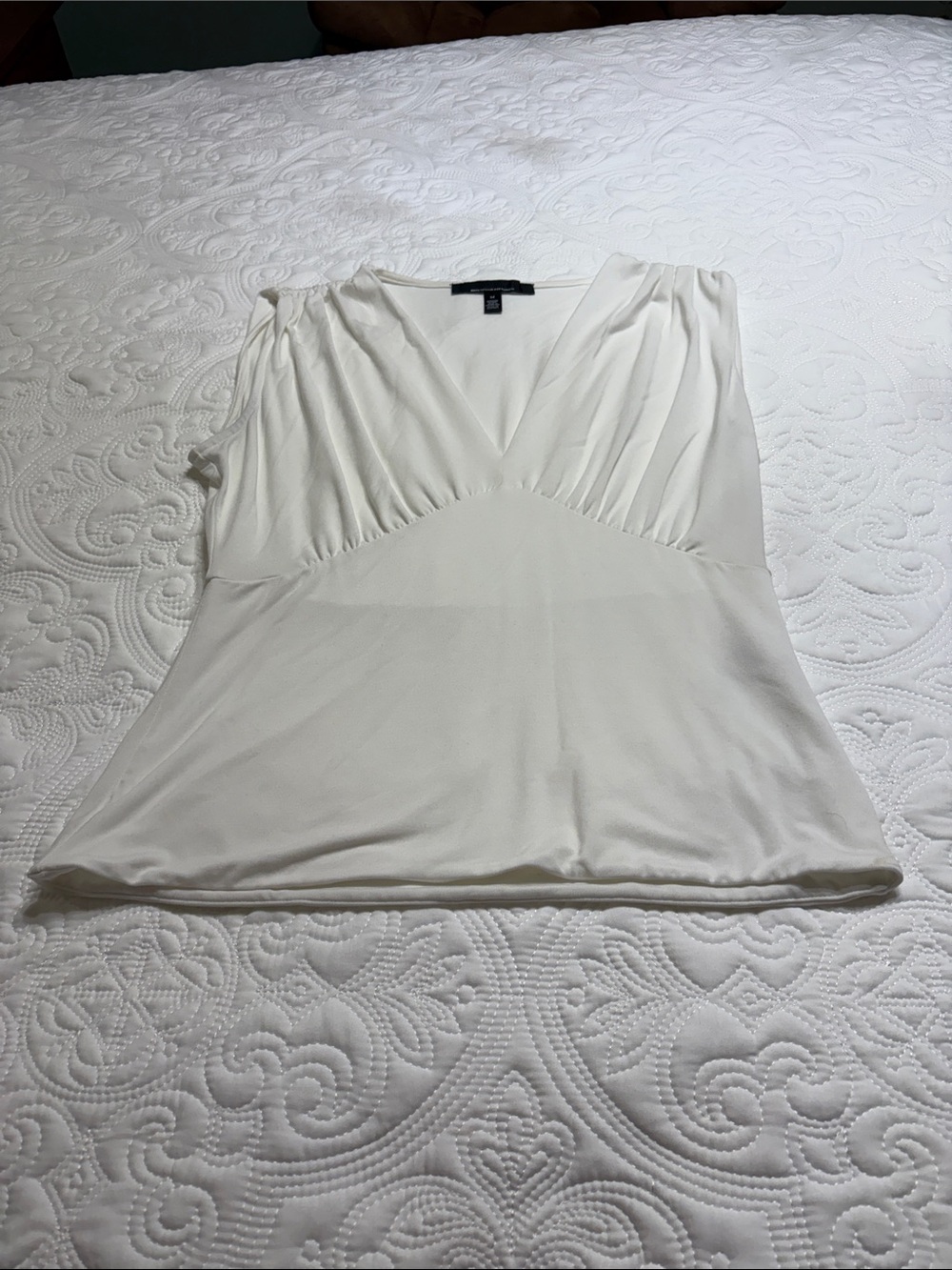 White House Black Market Ivory V-Neck Gathered Bust Tank